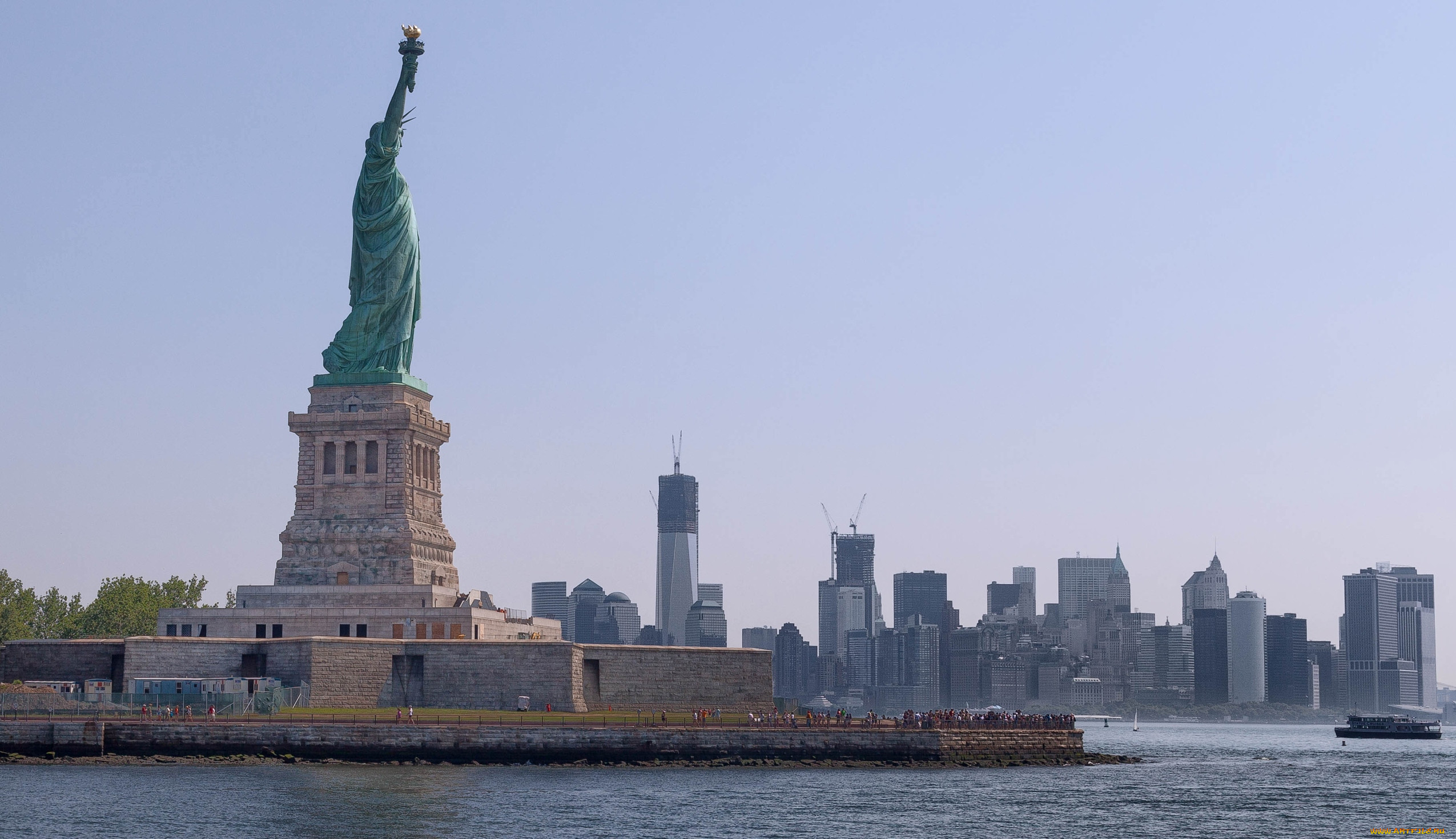 Обои Города Нью-Йорк (США), обои для рабочего стола, фотографии города,  нью, йорк, сша, статуя, свободы, небоскребы, дома Обои для рабочего стола,  скачать обои картинки заставки на рабочий стол.